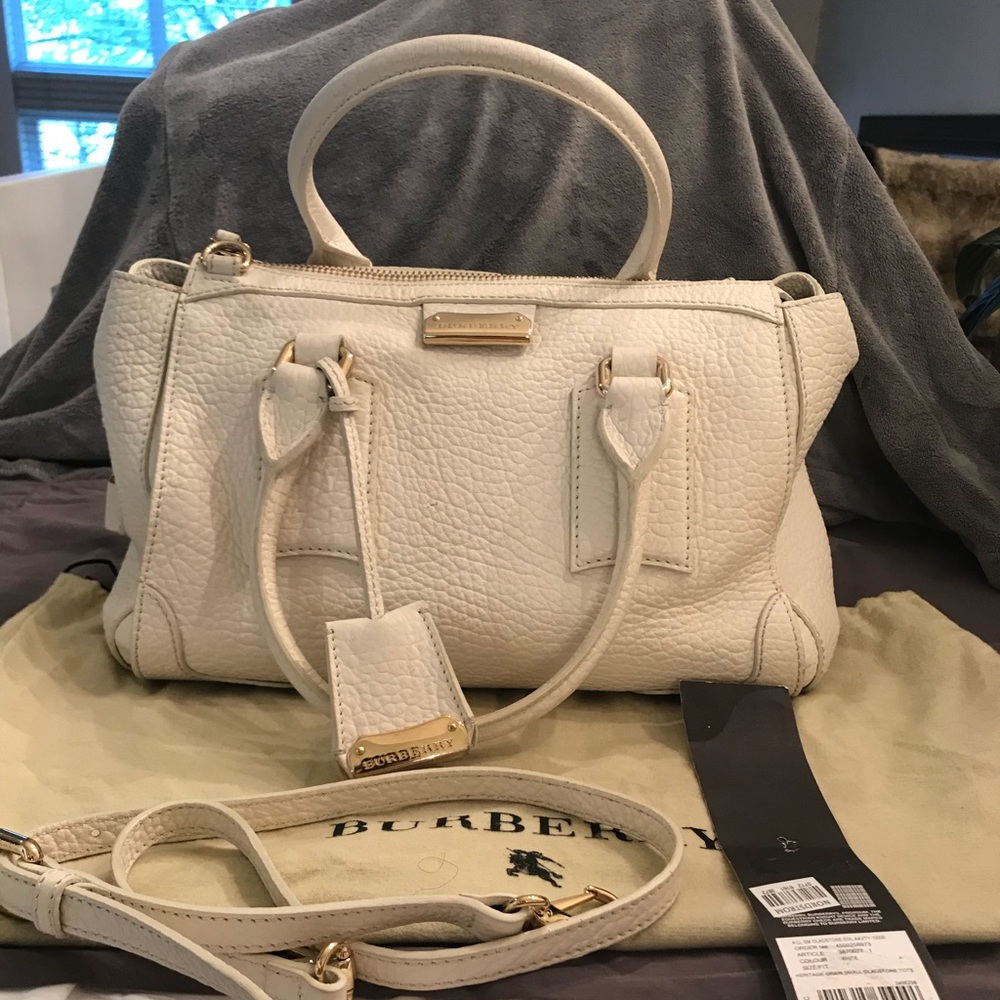 Burberry  Large Grainy leather bag